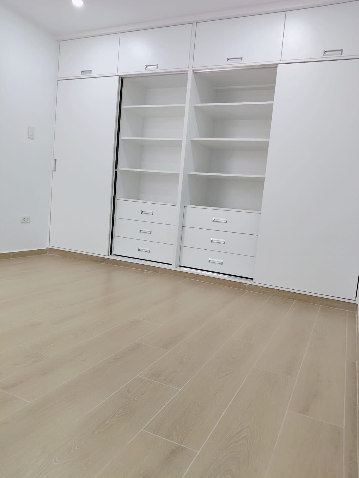 Dormitorio con Closet Empotrado