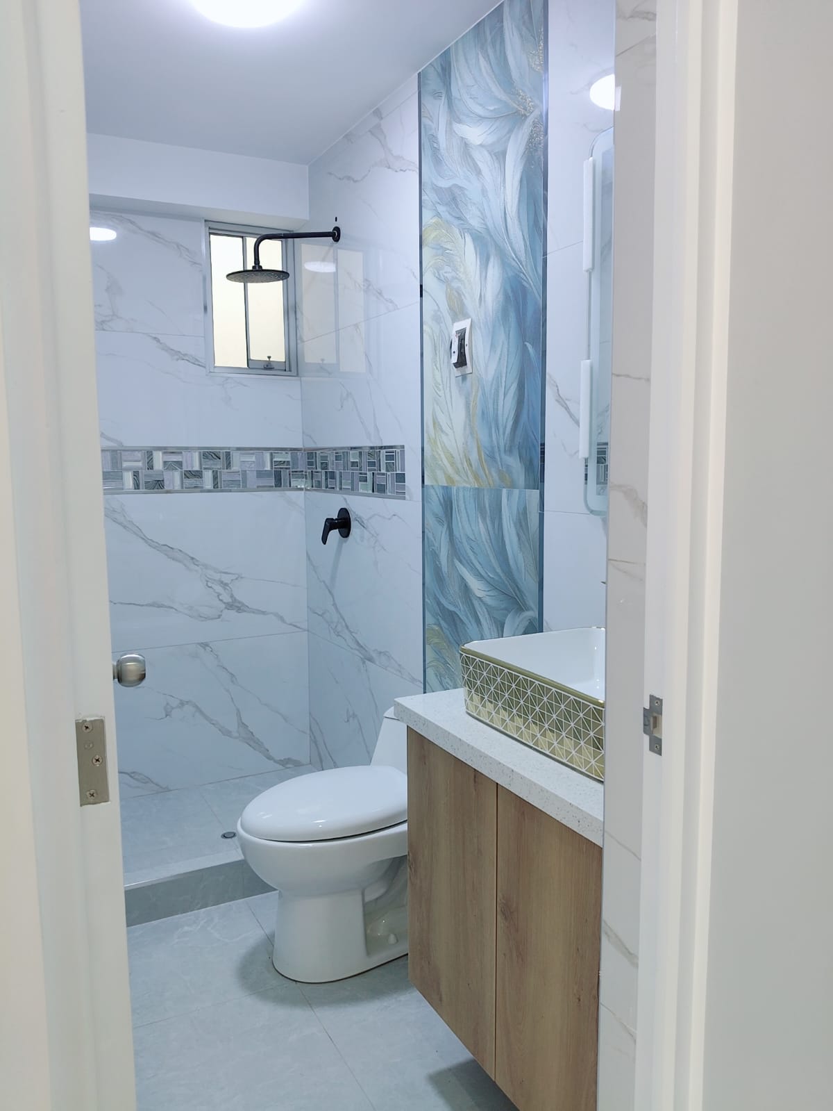 Baño Secundario con Acabados